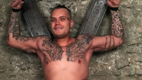 Dungeon bare - Ryan Cage anal bang