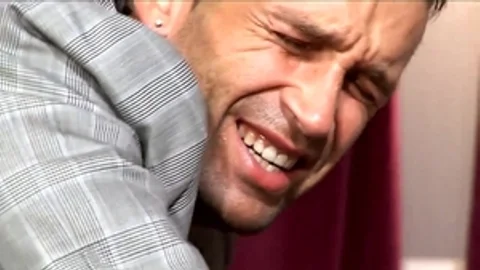 menatplay: Echoing Yells on the Aisle