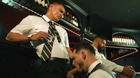 menatplay: Airlines Get Down on the Deck
