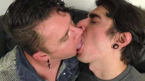 ManPuppy.com - Leo Blue is hot gay