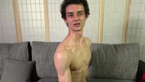 EastBoys.com: Very cute Alan Caine on web-cam