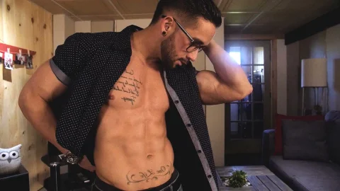 Uncut Muscle Man Takes A Facial Dump