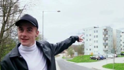 Czech Hunter: Horny Waiter Gets What He Deserves