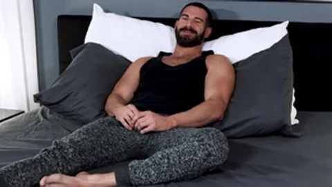 Solo: Pure Sexiness: Hairy Bear on Top