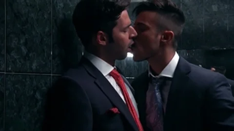 menatplay: Bathroom Break for Dario and Klein