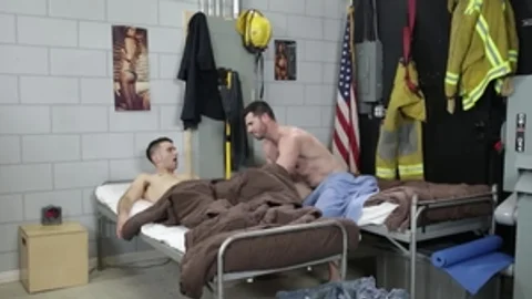 IconMale.com - DILF Andy Banks reality blowjob cum