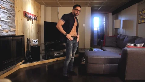 Uncut Muscle Man Takes A Facial Dump
