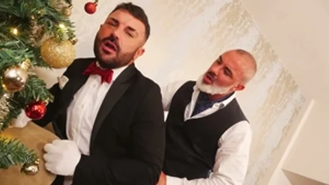 menatplay: Adam's Yuletide Delight: Buttery Butler's Bows