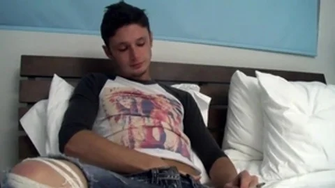 Boys-Smoking.com - Twink Damon Archer smoking in the bed