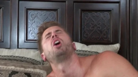 FalconStudios - Bodybuilder Tyler Roberts expose big butt